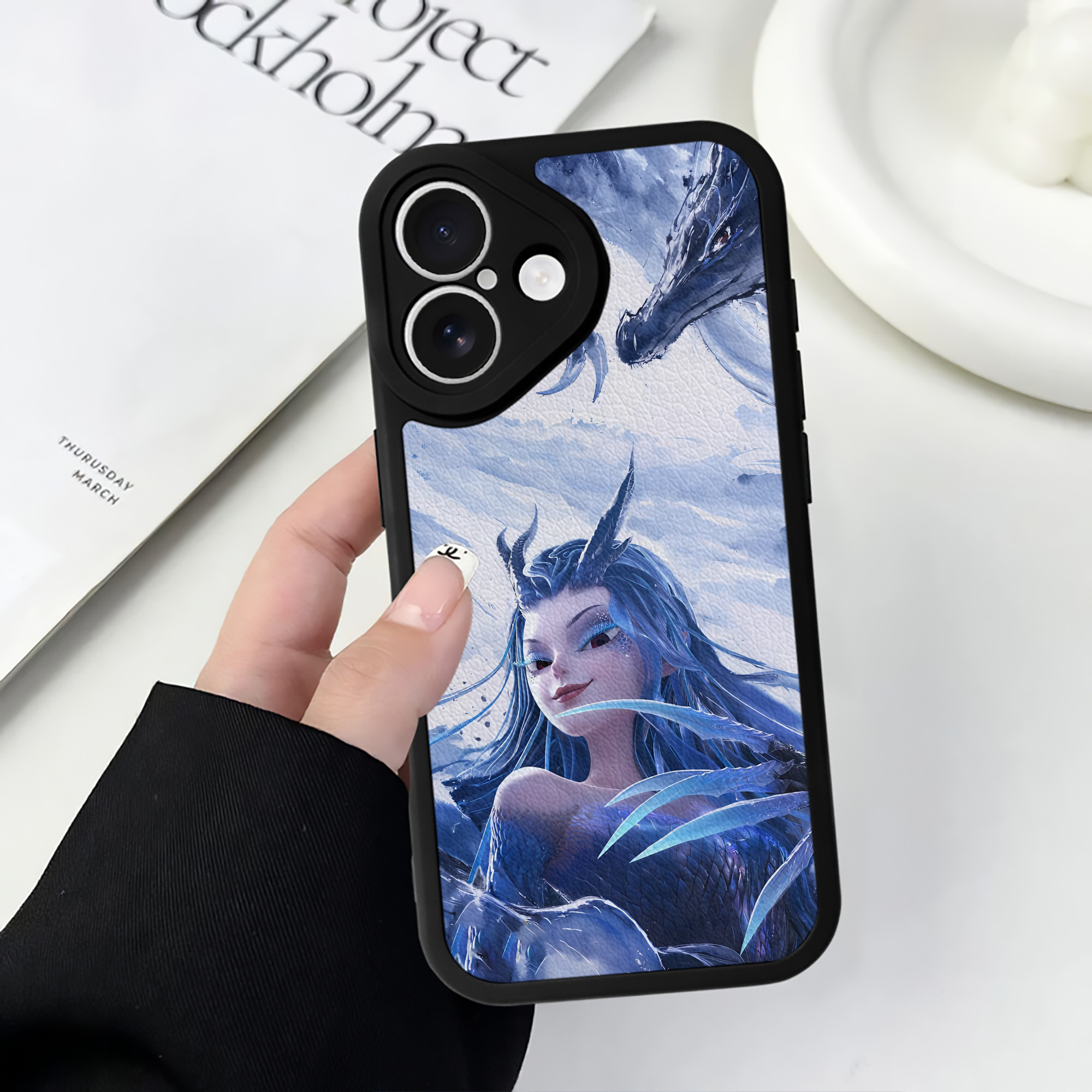 （画像用） Ne Zha 2 ナタ 魔童の大暴れ 【iPhone 16シリーズ対応】シリコンスマホケース（レザー調） 材質：シリコン
